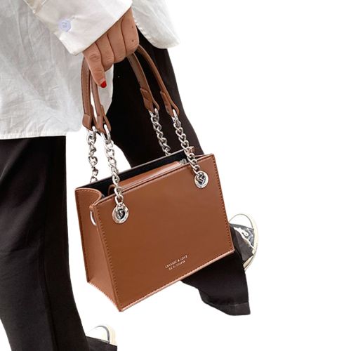 sac a main tendance femme avec des chaine