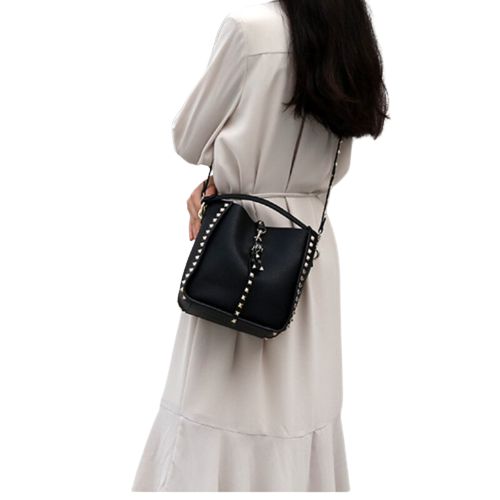 sac noir cloute pour femme